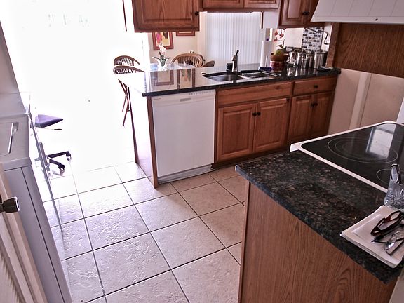 5th image of 22 Parkwood Villas Ct