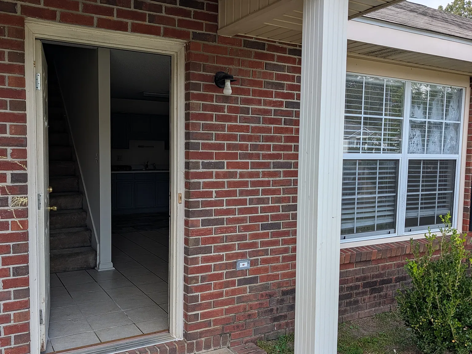 3 bed, 1119 sqft, $950 — Photo 1