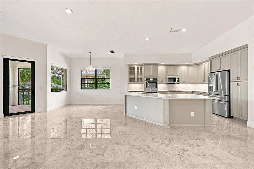 4 bed, 2.0 bath, 2288 sqft, $6,500 — Photo 3