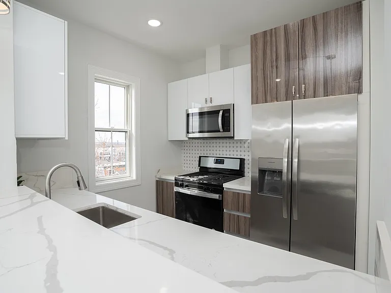 144 Bergen Ave #3D — Photo 5