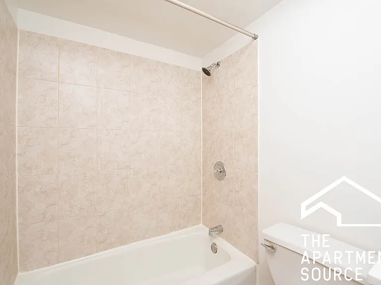 6830 N Sheridan Rd #462 — Photo 9