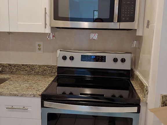 4th image of 20731 NE 4th Pl APT 204