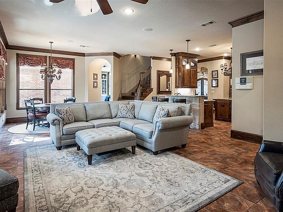 4th image of 900 Chateau Ct