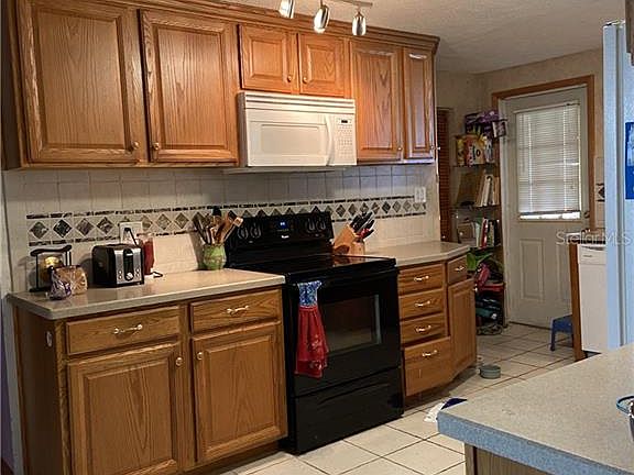4th image of 927 Swann Dr