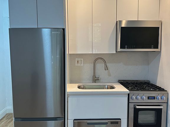 2nd image of 505 E 88th St #1RE