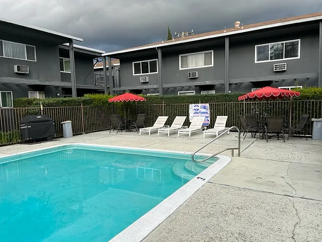 Pruneyard Garden Apartments — Photo 12