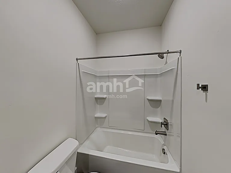 4404 N Poplar St — Photo 16