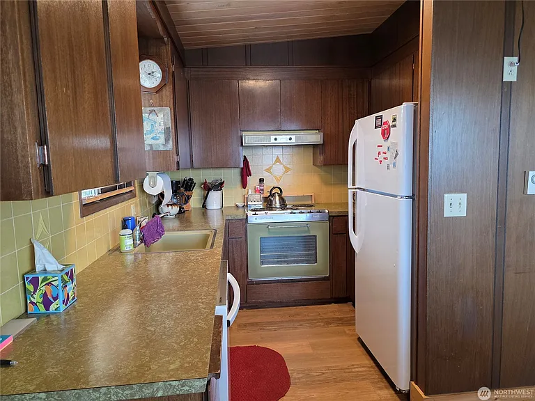 1577 Country Club Dr — Photo 16