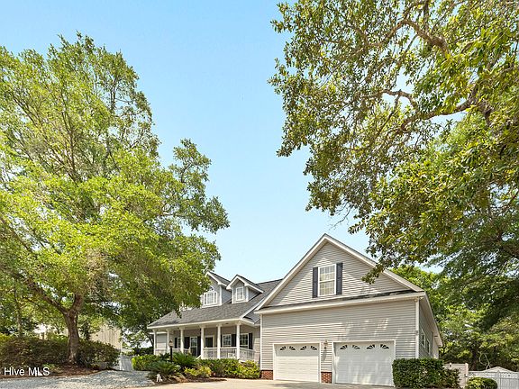 3rd image of 102 SW 22nd Street