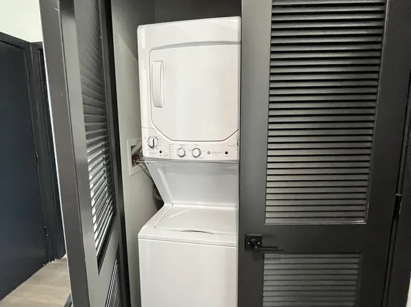 138 Mallory Avenue image 3 of 8