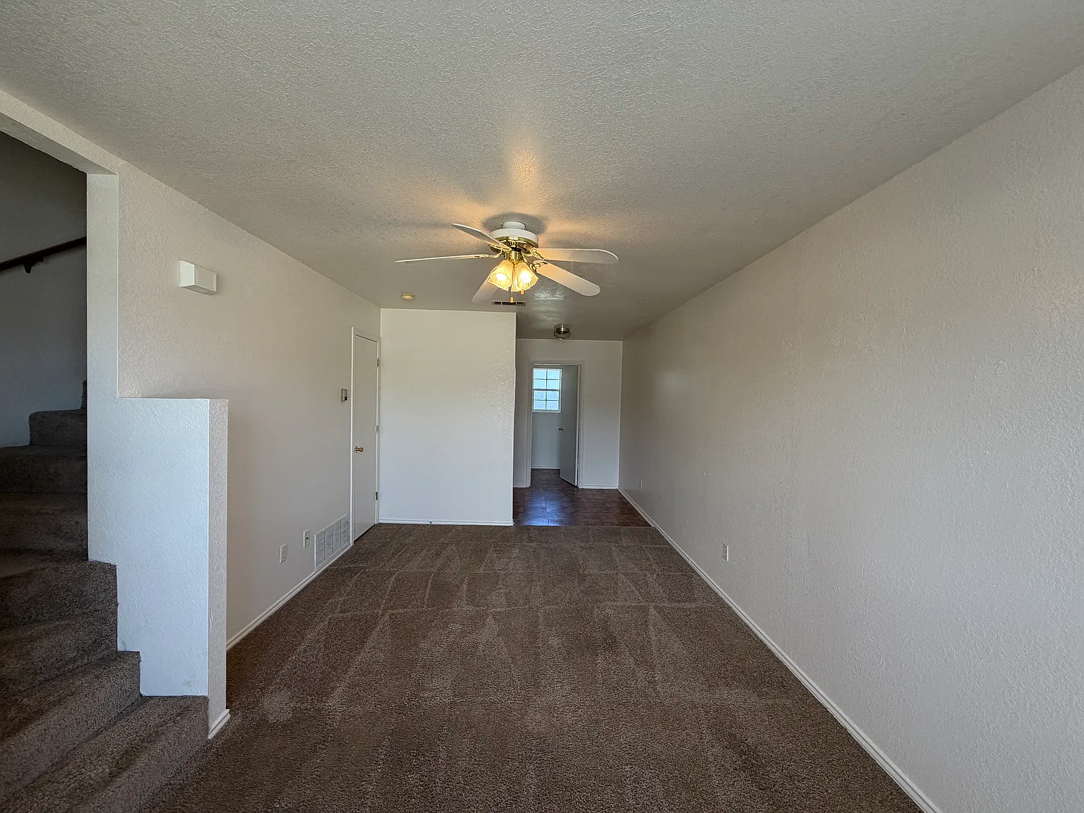 2 bed, 1.5 bath, 950 sqft, $750 — Photo 2