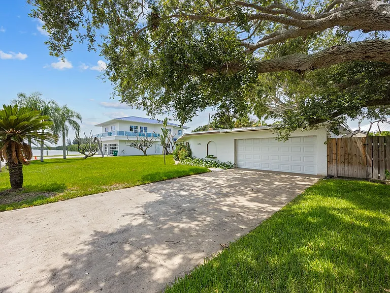 485 N Shore Dr — Photo 2