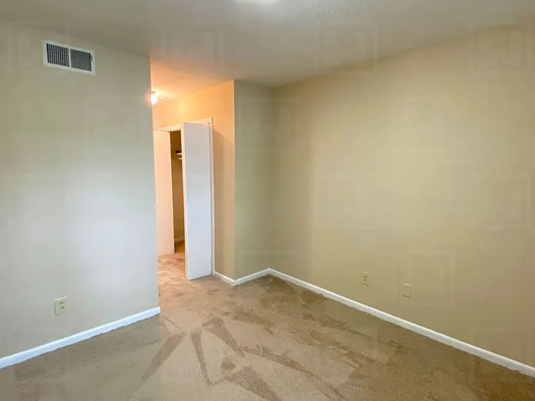 Club View Apartments — Photo 32