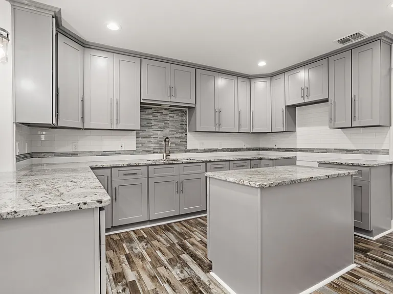 310 Creek Ln — Photo 4