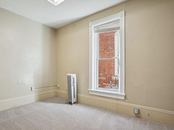 3rd image of 538 Loras Blvd #538