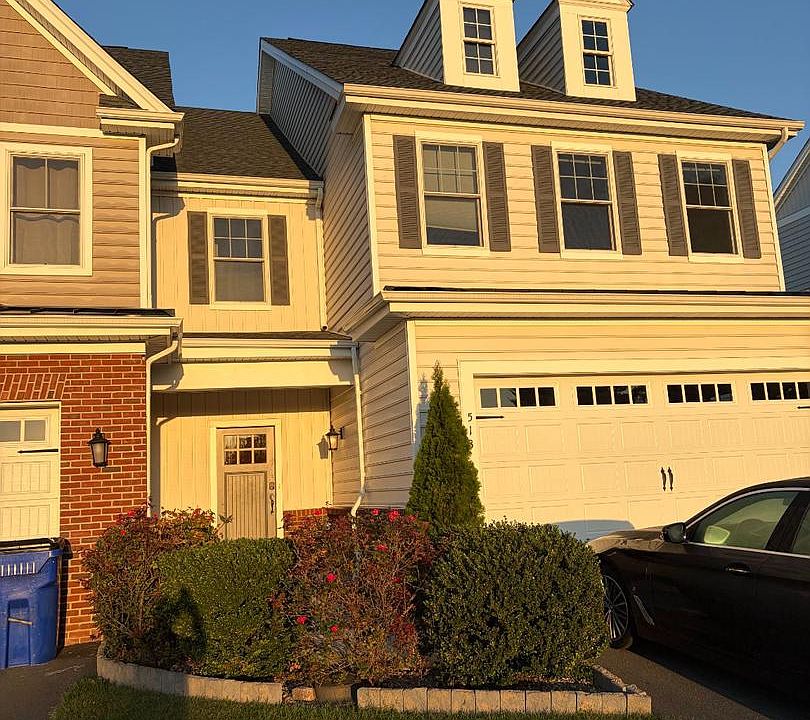 1st image of 513 Cook St