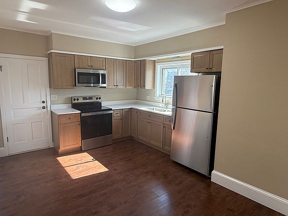 3rd image of 270 W 4th St APT 2A