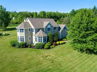 2155 Singing Woods Dr, Skaneateles, NY 13152