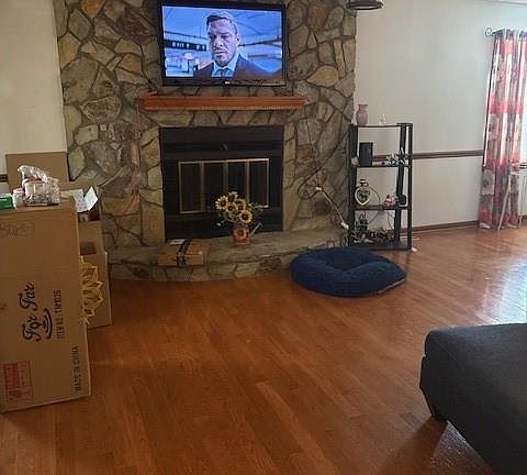 2nd image of 123 Valley Oaks Dr