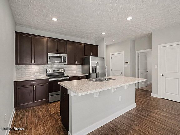 3rd image of 6420 Oak Village Dr