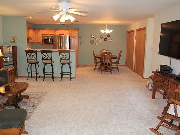 4th image of 964 Elm Dr