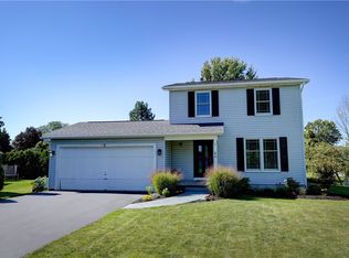 5 Tearose Meadow Ln, Brockport, NY 14420