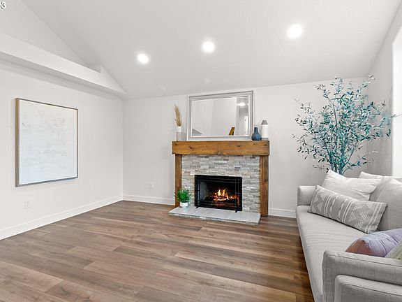 5th image of 13396 SW Uplands Dr