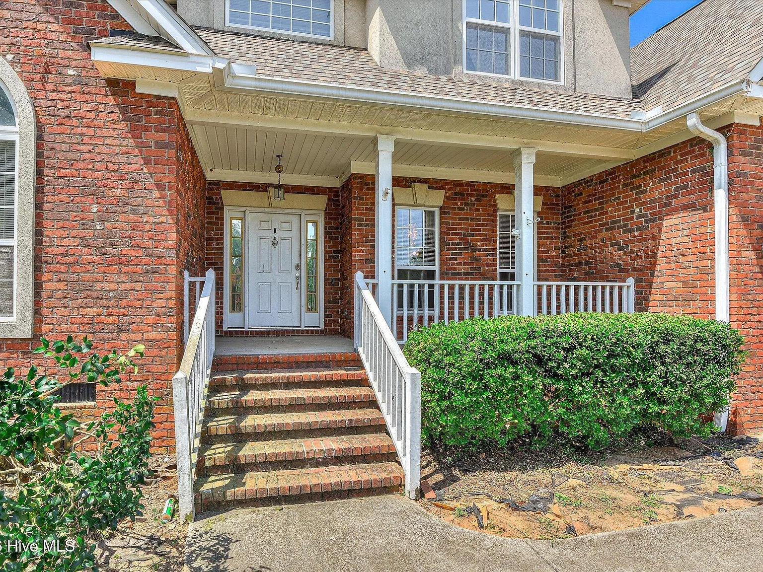 5 bed, 2.5 bath, 2925 sqft, $2,450 — Photo 3