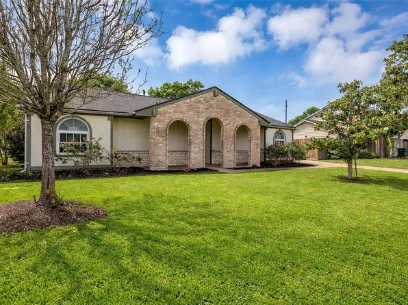 21807 Meadowhill Dr, Spring, TX 77388