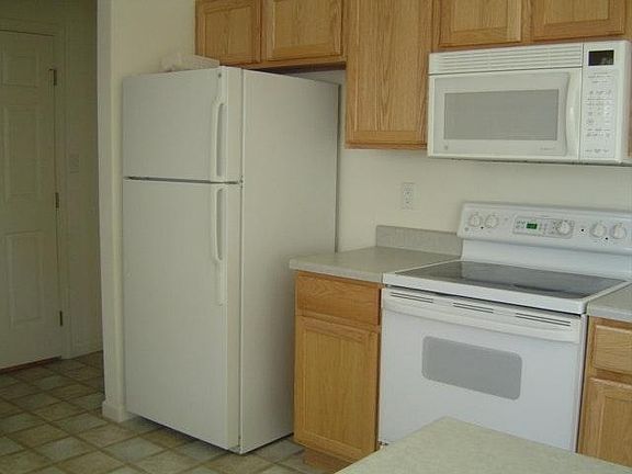 4th image of 2569 King Arthur Way