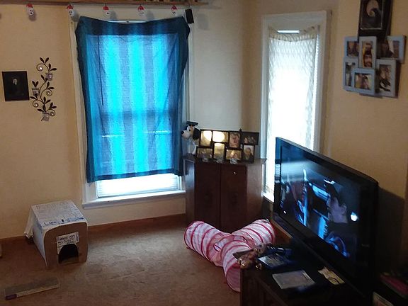 3rd image of 377 1/2 Grand St