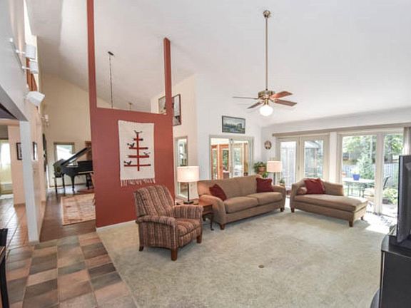 3rd image of 2710 S McMillan Ct