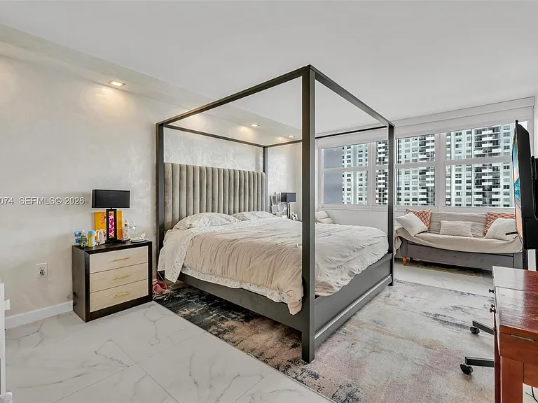 18071 Biscayne Blvd #901 — Photo 32