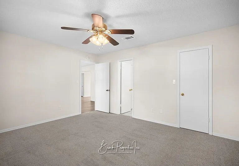 10677 Silver Creek Dr — Photo 10