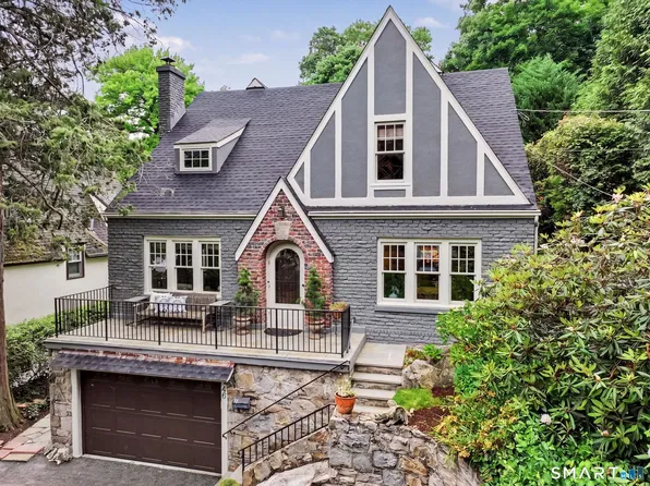 46 Valleywood Rd, Greenwich, CT 06830