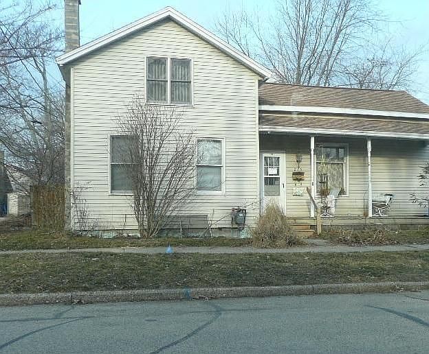 1st image of 215 N 4th St