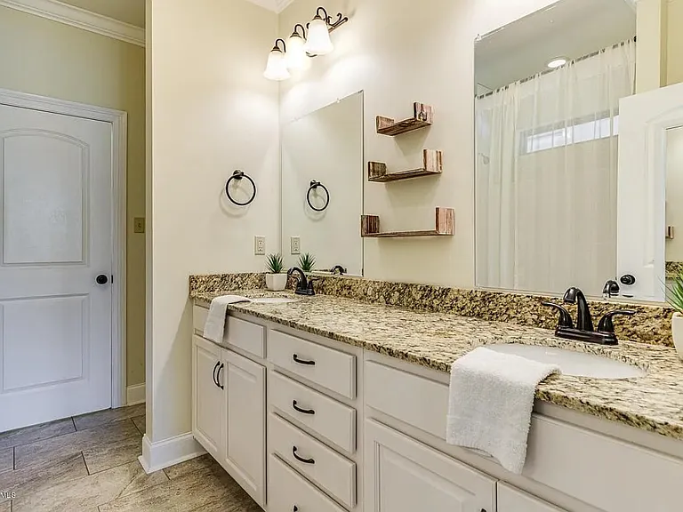 201 Churchill Dr — Photo 11