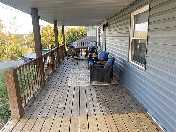 3rd image of 407 Cardinal Dr