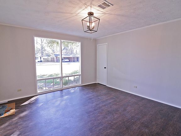 3rd image of 414 Eason Pl