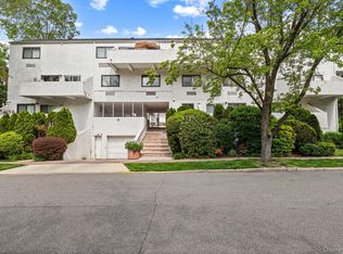 21 Canterbury Rd APT 15, Great Neck, NY 11021