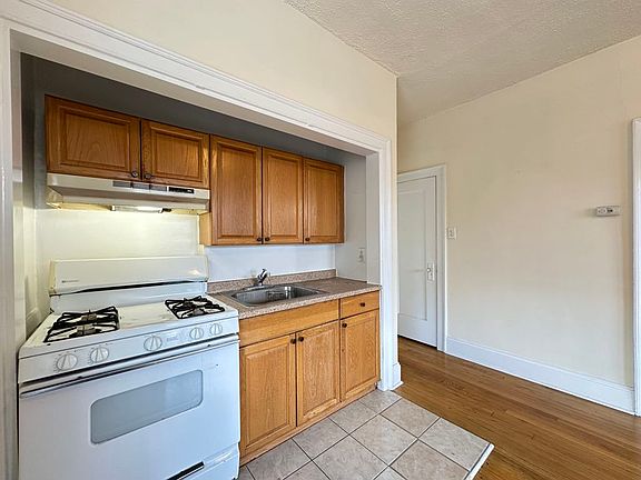 4th image of 2737 N Spaulding Ave Unit 802