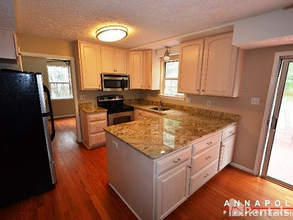 2nd image of 3210 Blackwalnut Dr