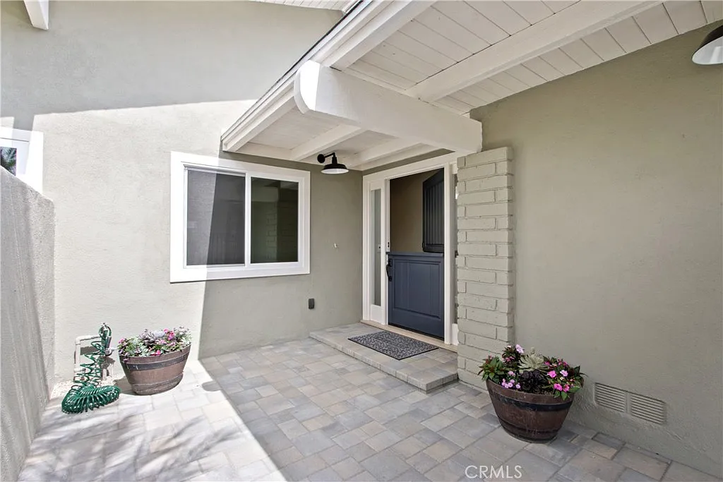 3 bed, 1957 sqft, $8,350 — Photo 3