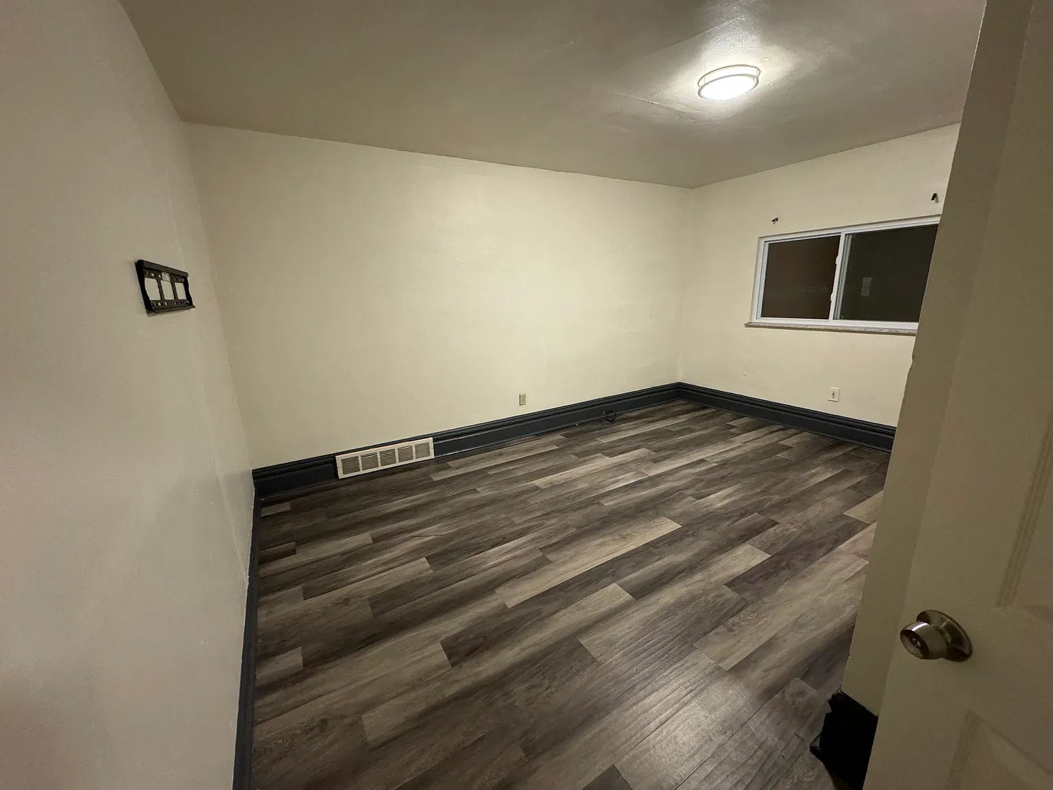 314 James St — Photo 3