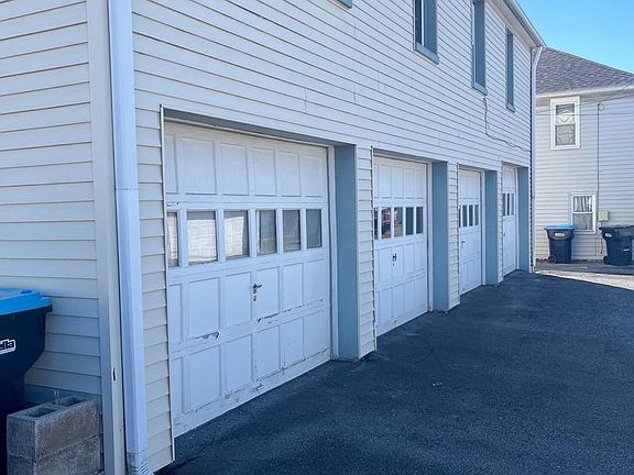 3rd image of 217 W Maple St