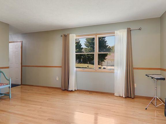 3rd image of 1506 Paddington Dr