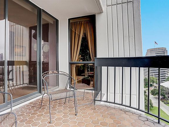 4th image of 5001 Woodway Dr Unit 1803