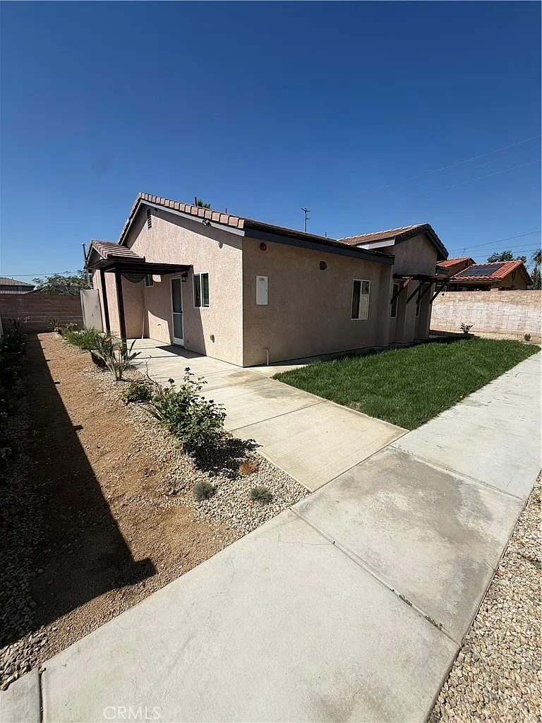 3 bed, 1172 sqft, $3,000 — Photo 3