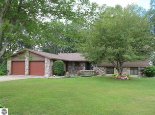 8116 Hagstrom Ln, Cadillac, MI 49601