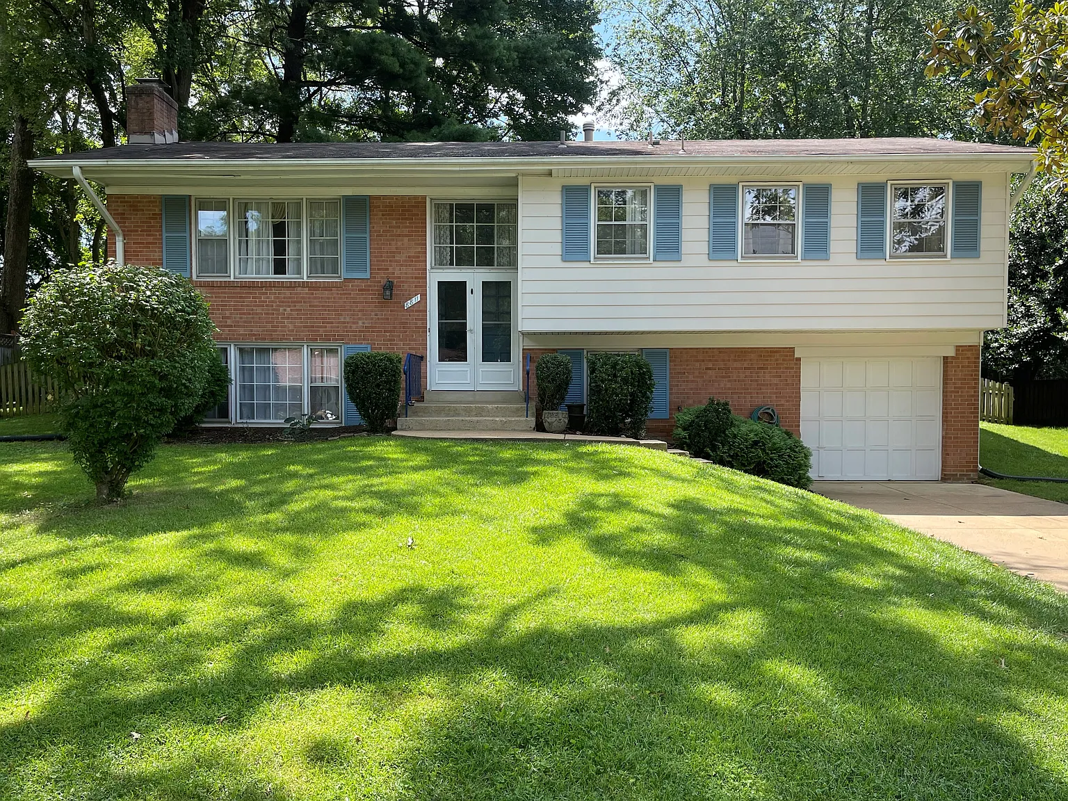 Spacious home located near Tysons Corner. 4BR 2.5 BA — Photo 1